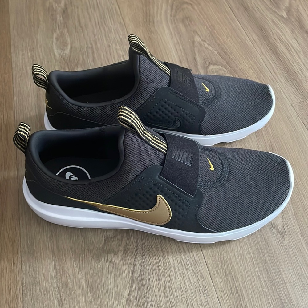 WMNS AD COMFORT 'BLACK METALLIC GOLD'
